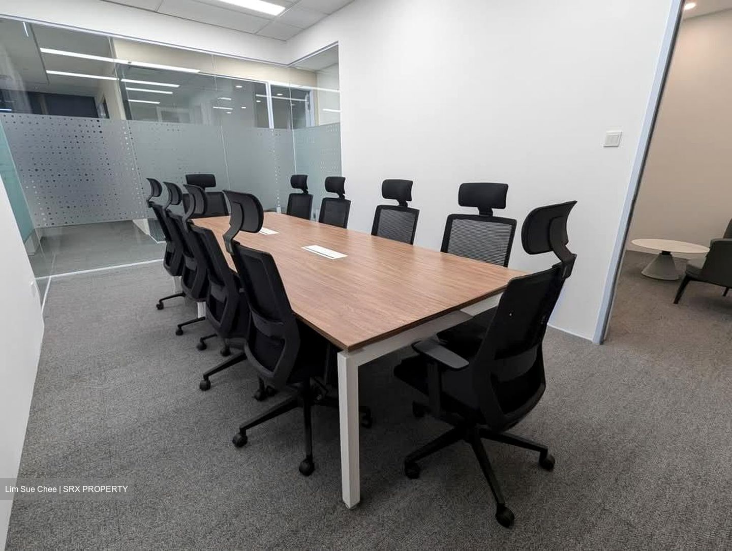 Oue Downtown (D1), Office #526775821